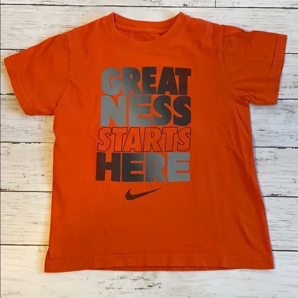Nike T-shirt SZ 7